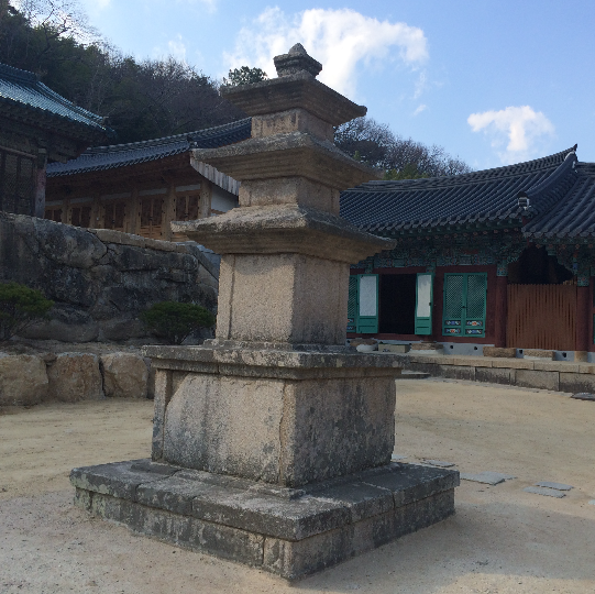 보물 250호 삼층석탑